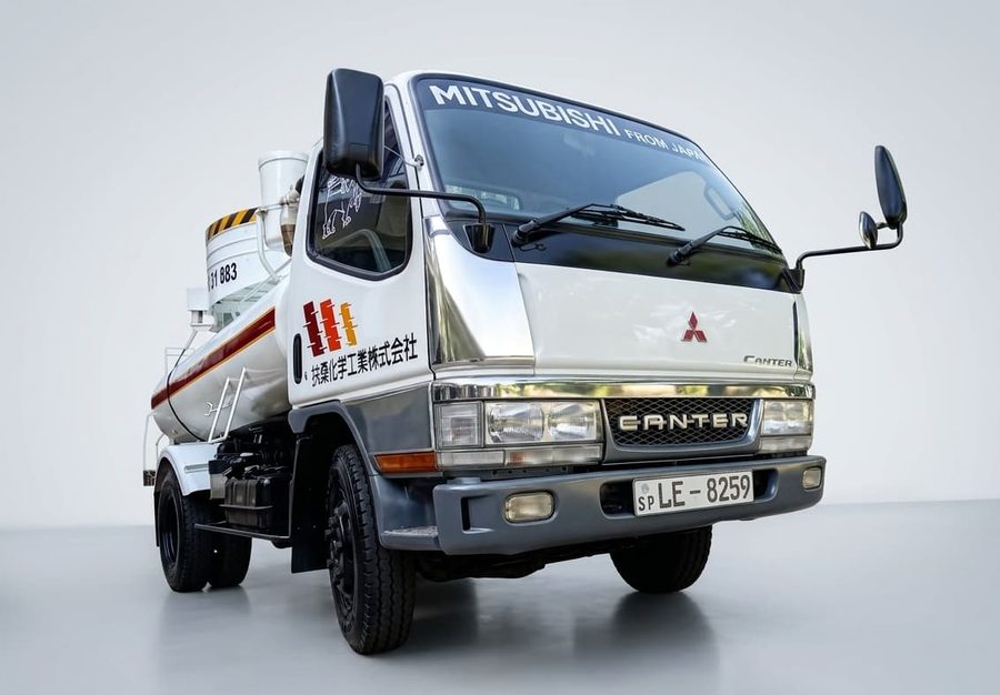 ගලි බවුසර් සේවා කොටවිල — Mitsubishi Canter bowser truck
